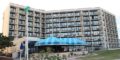 Surfbreak Oceanfront Hotel