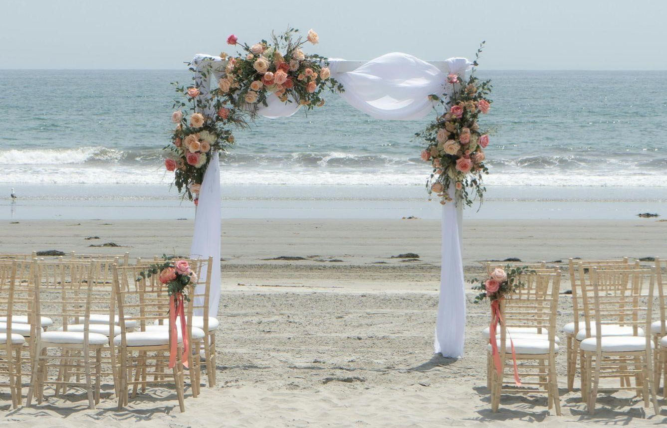 So You Want a Beach Wedding in Virginia Beach? Here’s Everything You Need to Know